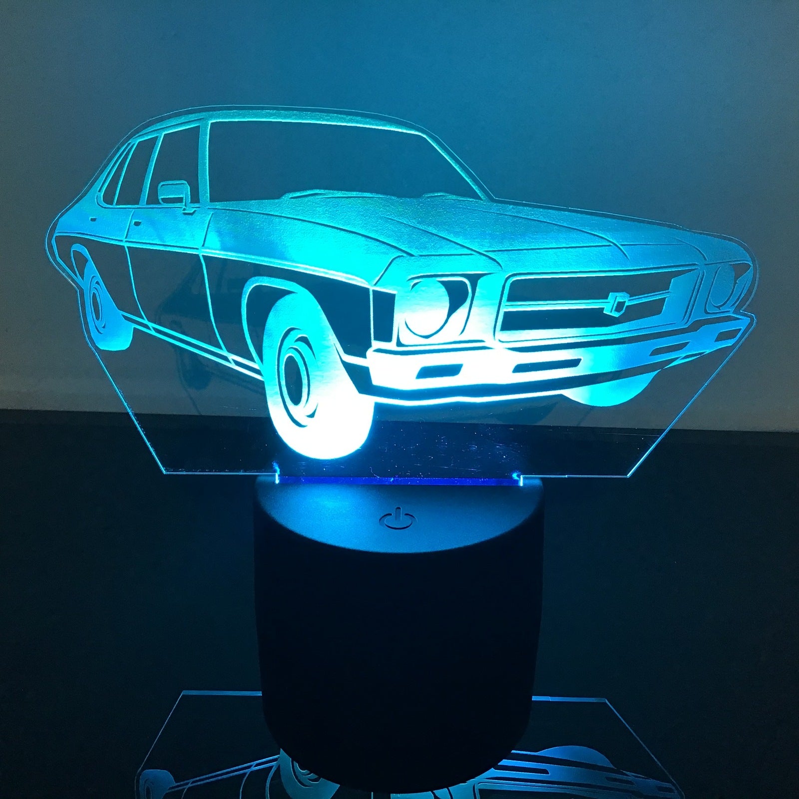 HOLDEN KINGSWOOD LED LIT SIGN 200MM X 110MM | REMOTE CONTROL | 16 COLO